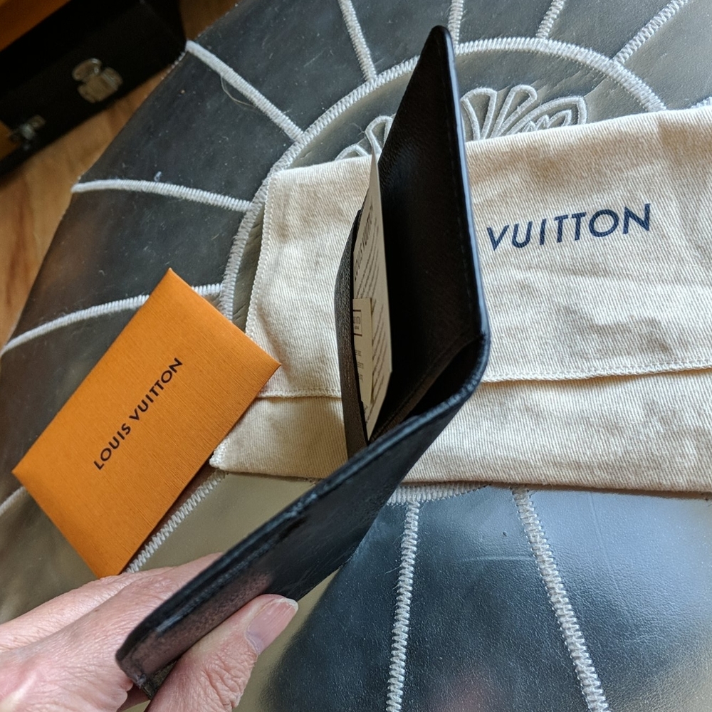 Louis Vuitton iPhone case - Picture 5 of 7